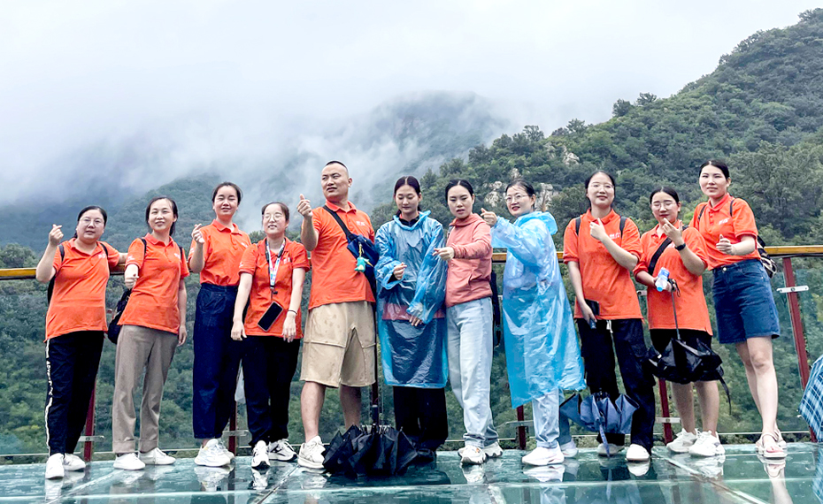 云雾缭绕，如登仙境