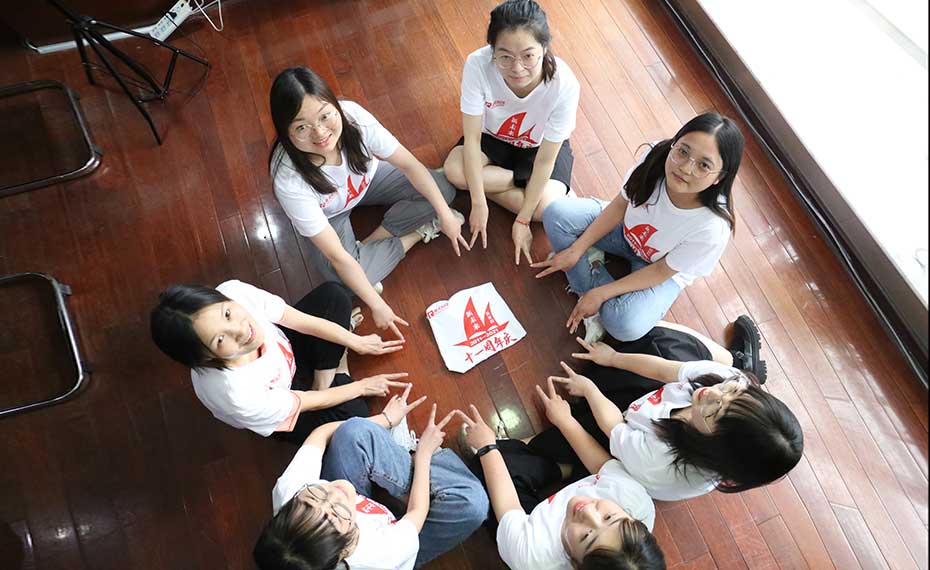 充满爱的秒火美女们